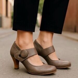 Ateliers Chic Taupe Women's Heels